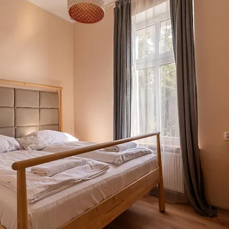 By Grand Lägenhet *