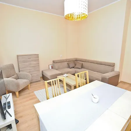 Apartment By Grand *