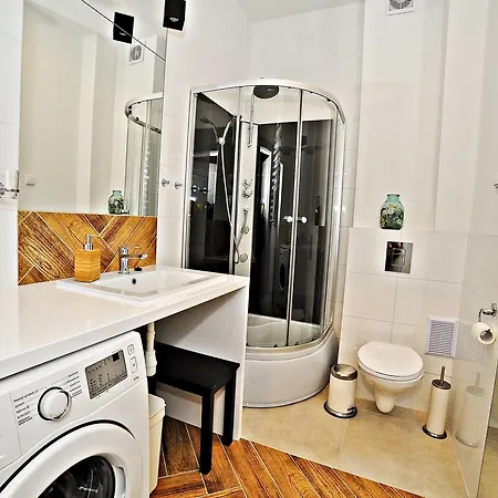 By Grand Apartment *